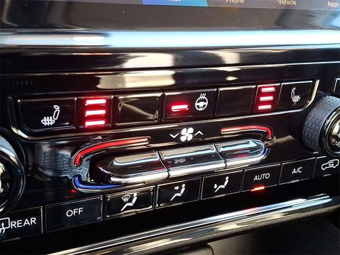 Certified 2023 Jeep Grand Cherokee Limited w/ Black Appearance Package image 19