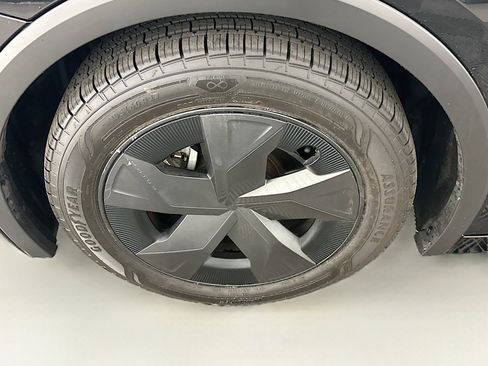 Used 2024 Toyota Prius LE image 11