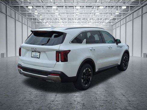 Used 2024 Kia Sorento S FWD image 5