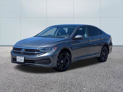 Certified 2023 Volkswagen Jetta SE w/ Panoramic Sunroof Package FWD image 1