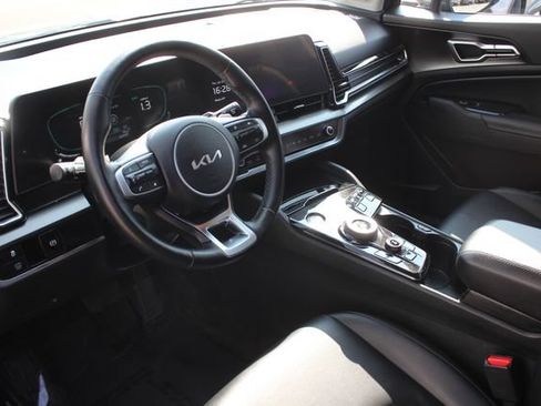 Used 2023 Kia Sportage EX AWD/4WD image 3