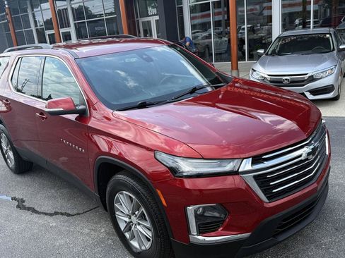 Used 2022 Chevrolet Traverse LT FWD image 11