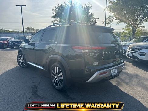 Used 2025 Nissan Pathfinder Platinum w/ Cargo Package image 7