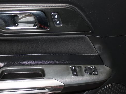Used 2016 Ford Mustang Coupe RWD image 17