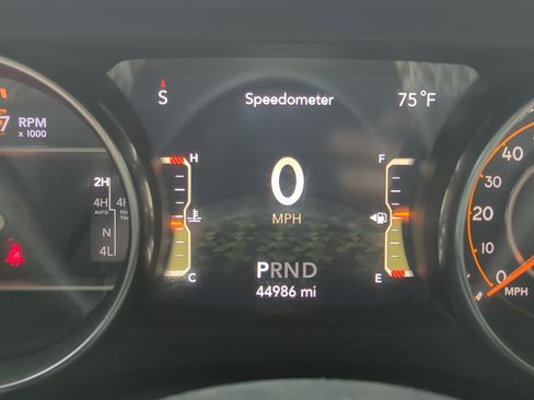 Used 2019 Jeep Wrangler Unlimited Sahara AWD/4WD image 7