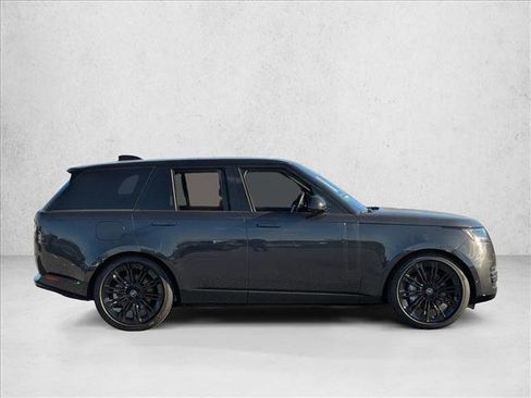 New 2025 Land Rover Range Rover SE image 5