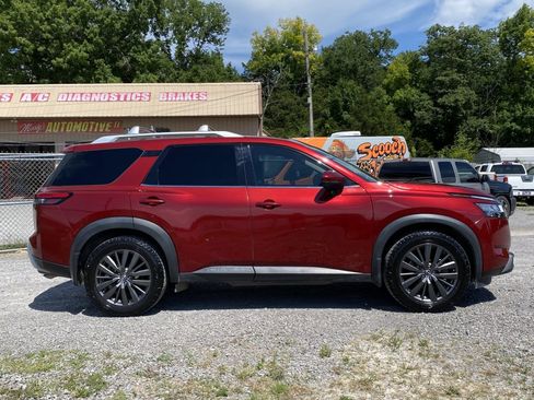 Used 2022 Nissan Pathfinder SL w/ SL Premium Package FWD image 4