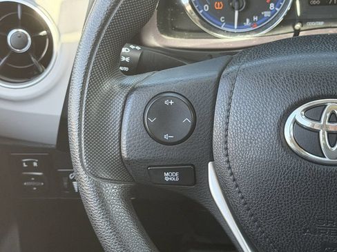 Used 2018 Toyota Corolla LE FWD image 14