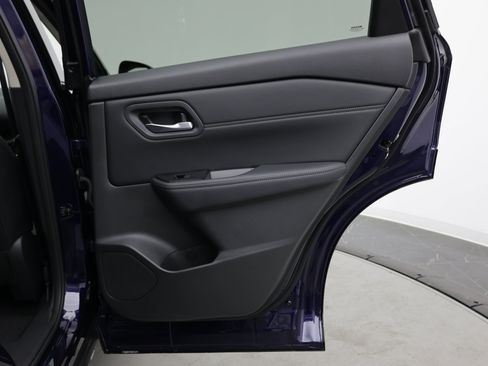 Used 2026 Nissan Rogue SL FWD image 41
