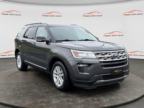 Used 2018 Ford Explorer XLT w/ Equipment Group 201A AWD/4WD image 5