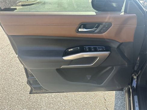 Used 2024 Nissan Pathfinder Platinum w/ Black Appearance Package image 10