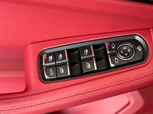 New 2026 Porsche Macan image 13