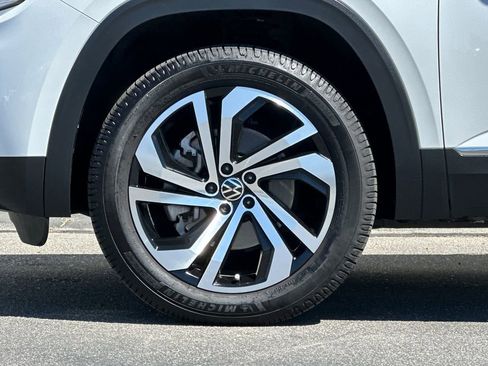 Used 2023 Volkswagen Atlas SEL AWD/4WD image 28