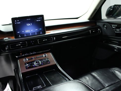 Used 2020 Lincoln Aviator Reserve w/ Equipment Group 201A image 20