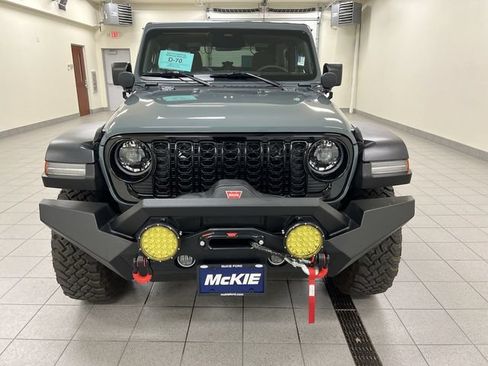 Used 2025 Jeep Wrangler Sport AWD/4WD image 3