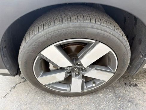 Used 2024 Hyundai Santa Fe Limited FWD image 11