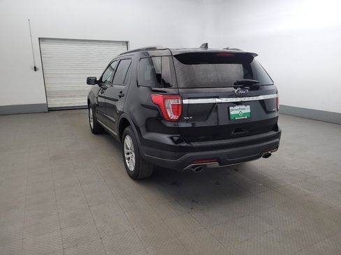 Used 2018 Ford Explorer XLT AWD/4WD image 5