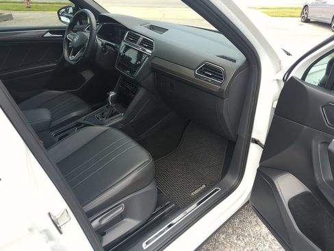 Used 2023 Volkswagen Tiguan SE R-Line FWD image 36