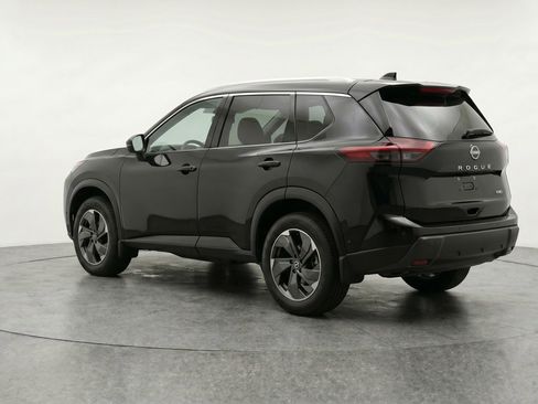 Used 2025 Nissan Rogue SV AWD/4WD image 6