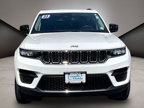Used 2023 Jeep Grand Cherokee Laredo AWD/4WD image 2