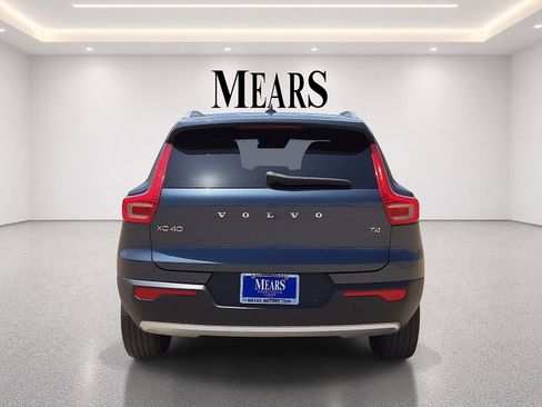 Used 2021 Volvo XC40 T4 Momentum FWD image 5