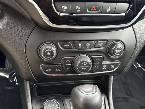 Used 2021 Jeep Cherokee Limited AWD/4WD image 21