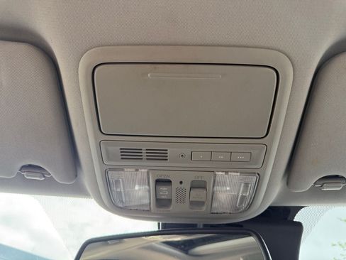 Used 2018 Honda Pilot Touring image 19