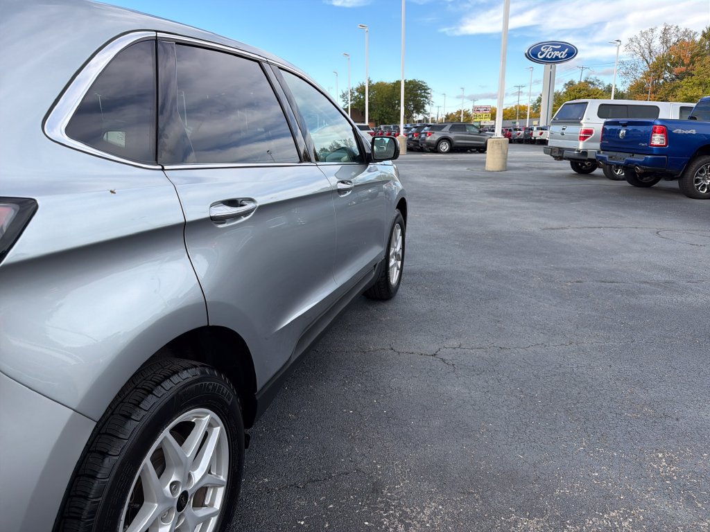 Used 2024 Ford Edge SEL w/ Convenience Package AWD/4WD image 11
