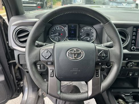 Used 2020 Toyota Tacoma TRD Sport AWD/4WD image 18