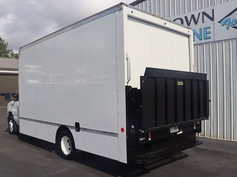 Used 2024 Ford E-350 and Econoline 350 Super Duty w/ Driver's Safety Package image 3