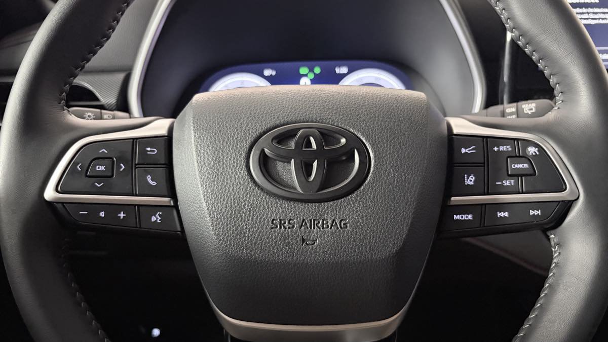 Used 2025 Toyota Highlander XSE AWD/4WD image 17