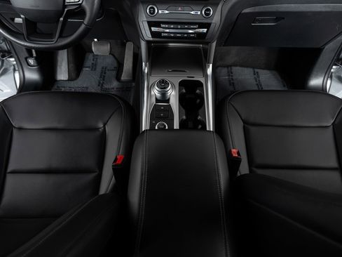 Used 2020 Ford Explorer XLT w/ Equipment Group 202A image 42