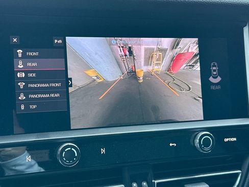 Certified 2023 Porsche Macan AWD/4WD image 20
