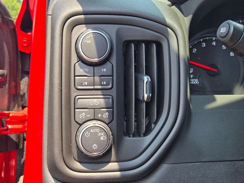 Used 2023 Chevrolet Silverado 1500 Custom Trail Boss w/ LPO, Dark Essentials Package AWD/4WD image 22