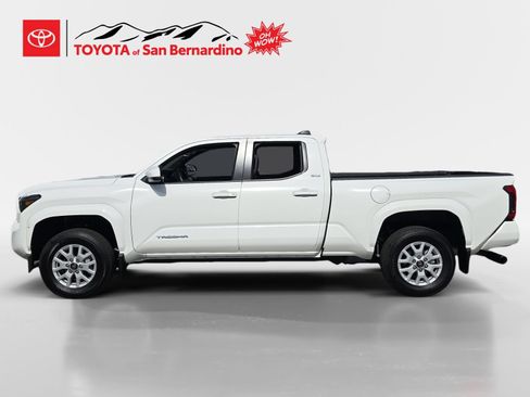 Certified 2025 Toyota Tacoma SR5 AWD/4WD image 2