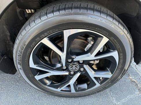 Used 2022 Toyota C-HR XLE image 33