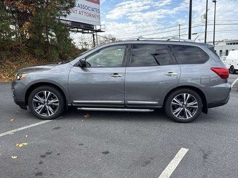 Used 2018 Nissan Pathfinder Platinum image 4