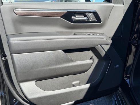 New 2026 Chevrolet Suburban Premier image 8
