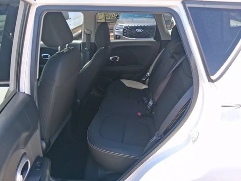 Used 2016 Kia Soul + FWD image 23