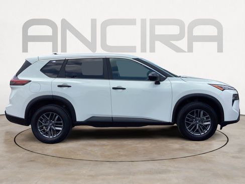 Used 2024 Nissan Rogue S FWD image 15