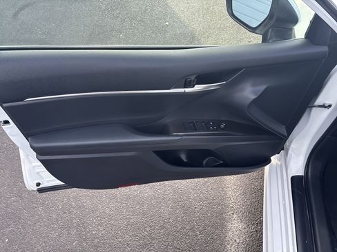 Used 2024 Toyota Camry SE image 16