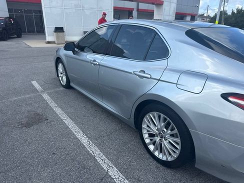 Used 2018 Toyota Camry XLE FWD image 14