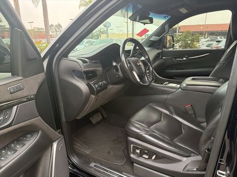 Used 2019 Cadillac Escalade Platinum image 7