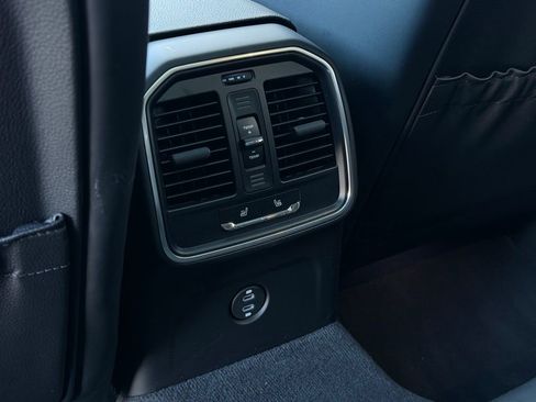 Used 2025 Porsche Macan image 46