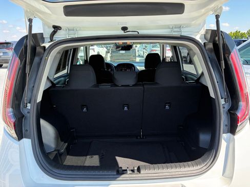 Used 2025 Kia Soul LX w/ LX Technology Package FWD image 29