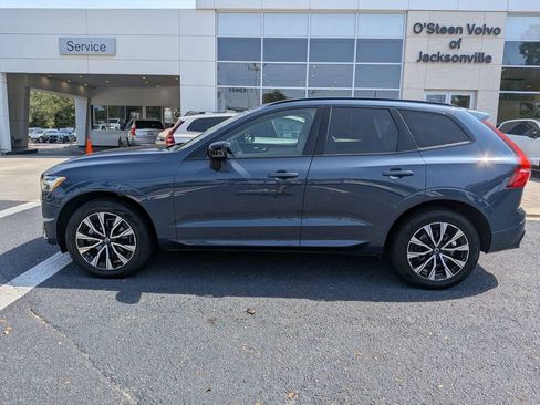 Used 2024 Volvo XC60 B5 Core AWD/4WD image 3