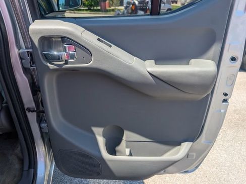 Used 2013 Nissan Frontier SV AWD/4WD image 19