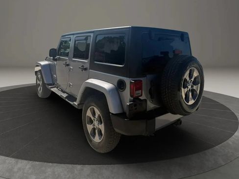 Used 2017 Jeep Wrangler Unlimited Sahara AWD/4WD image 5