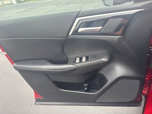 Used 2024 Mitsubishi Outlander FWD image 17