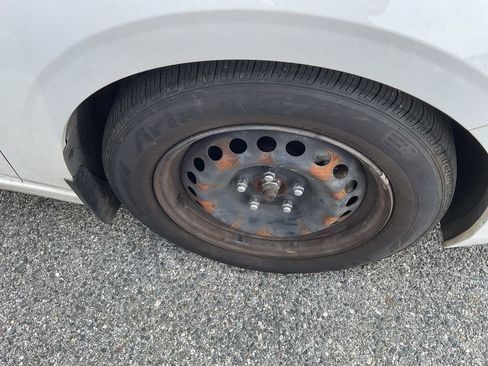 Used 2020 Nissan Sentra S image 11